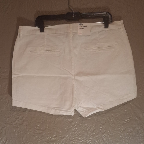 Old Navy Women's White Shorts - Picture 2 of 8